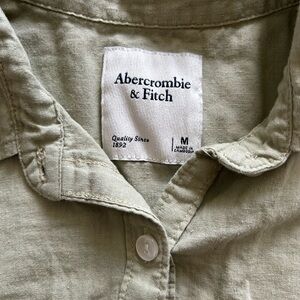 Sleeveless Abercrombie button up
